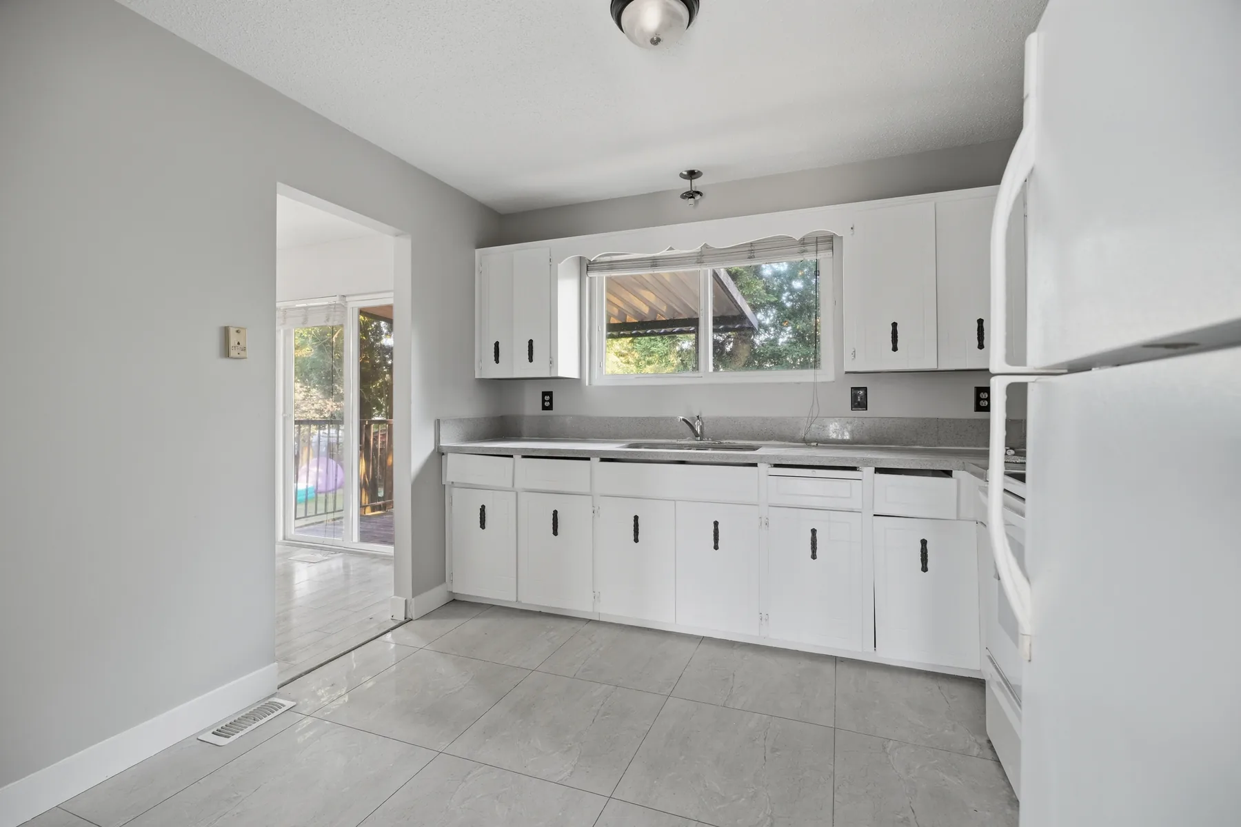 Austin Avenue, Abbotsford, frame 6
