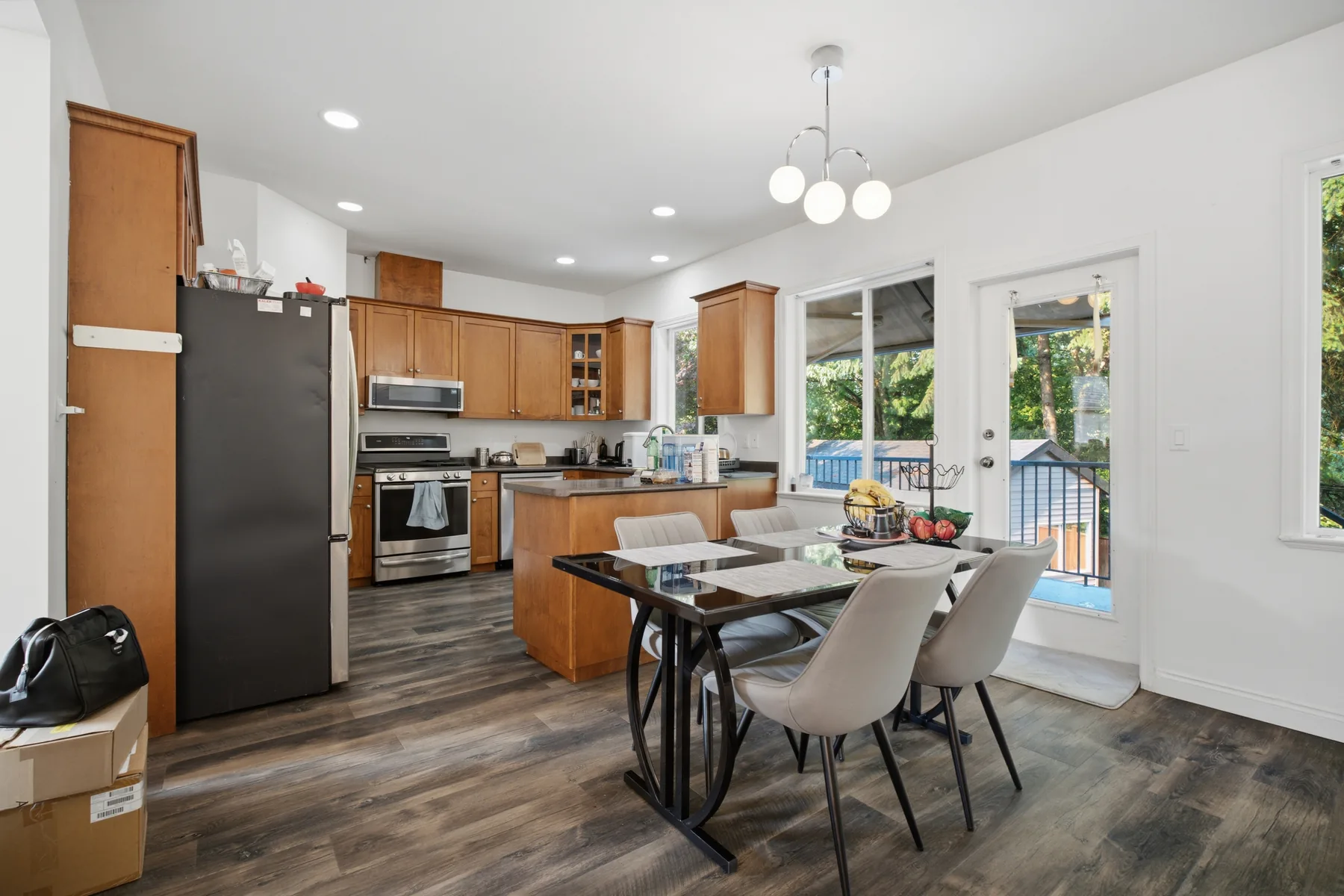 Hollister Place, Mission, frame 6