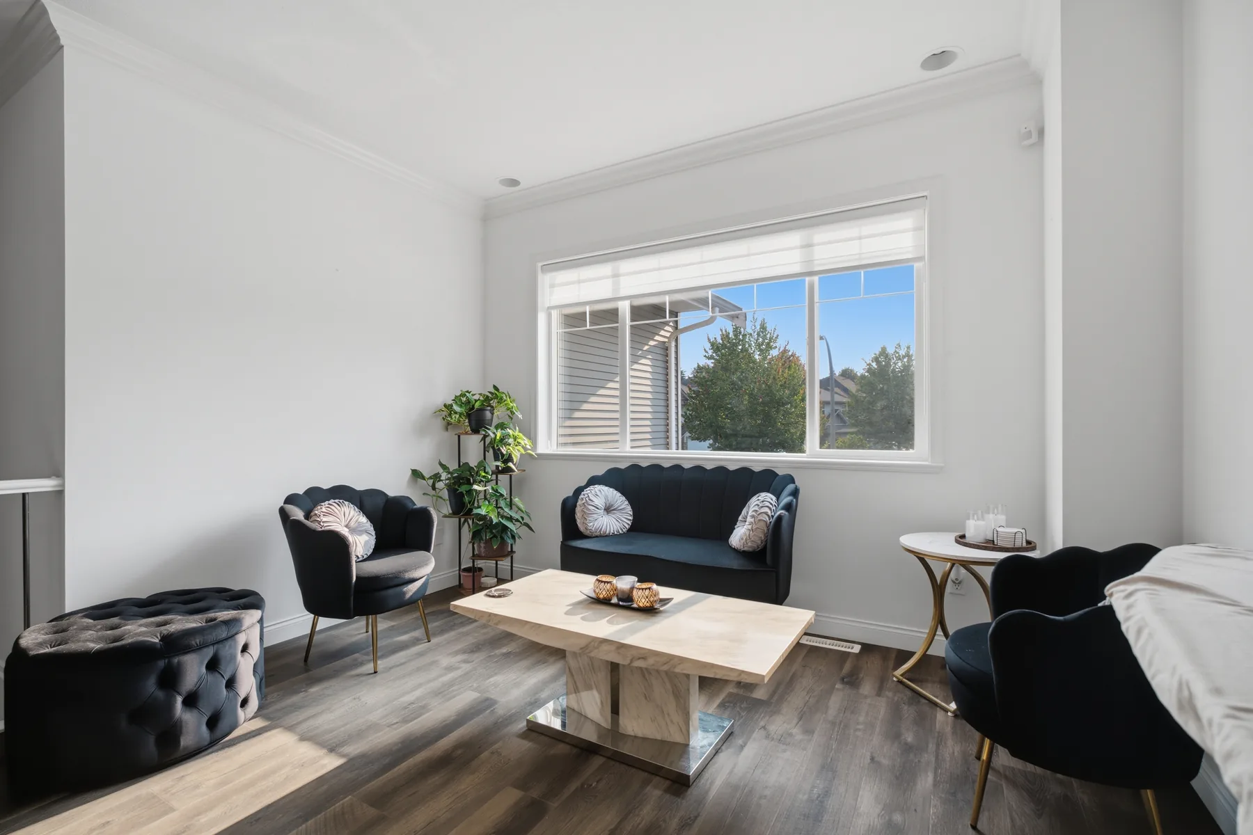 Hollister Place, Mission, frame 15