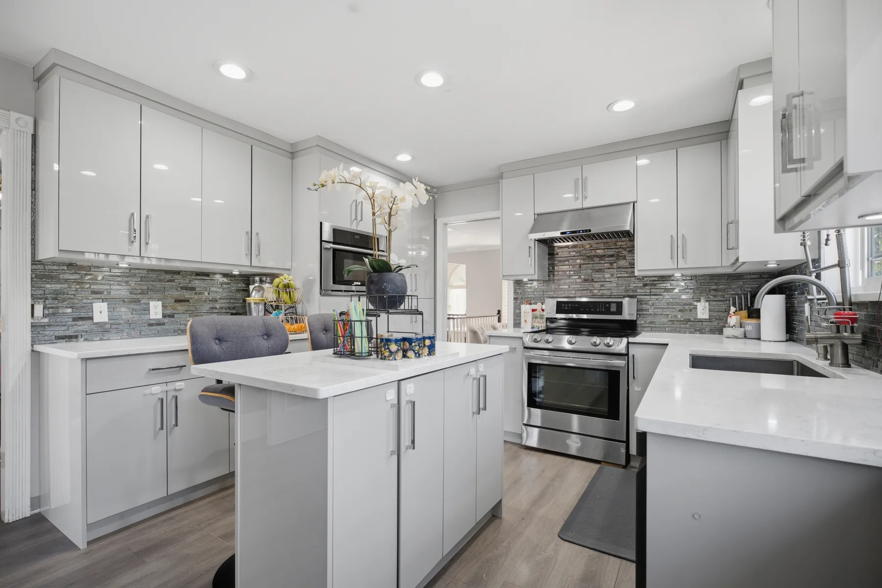 Miller Crescent, Mission, frame 8