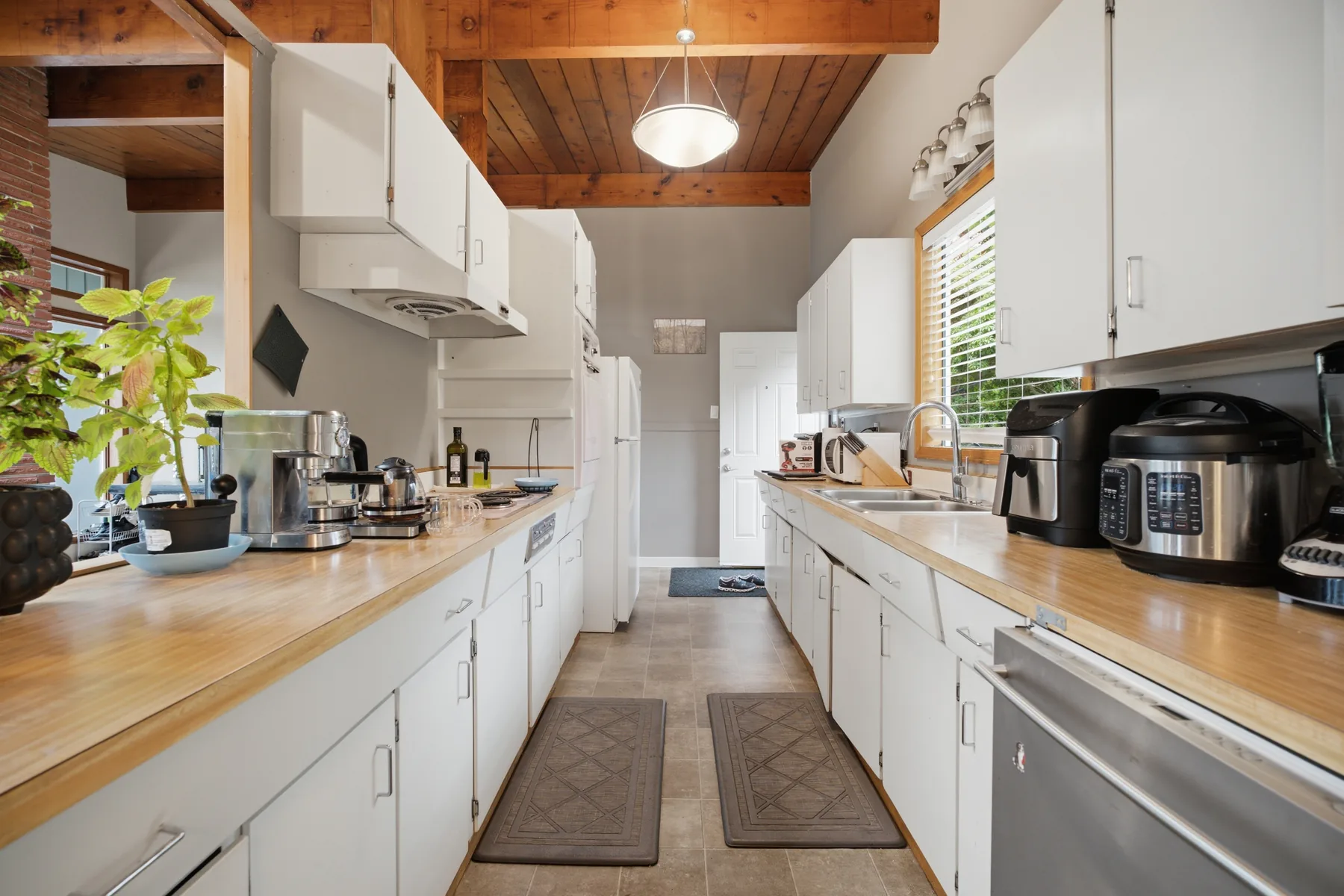 Pinecrest Avenue, Coquitlam, frame 4